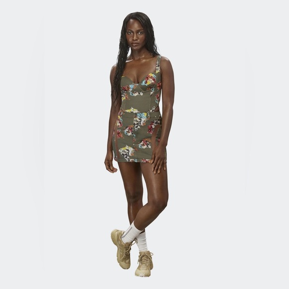 IVY PARK x ADIDAS | ⭐️ HOST PICK ⭐️ MINI SKIRT CRYSTAL FLORAL DARK KHAKI - Picture 7 of 15